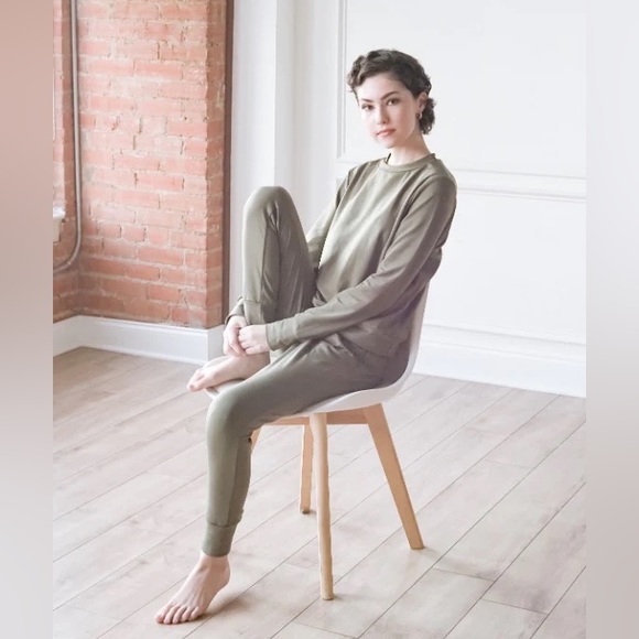 Other - Long Sleeve Crew Neck Top and Joggers Set